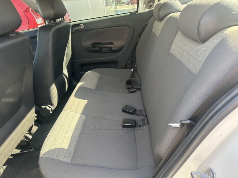 VOYAGE 1.0 MI 8V FLEX 4P MANUAL - 2010 - CANELA