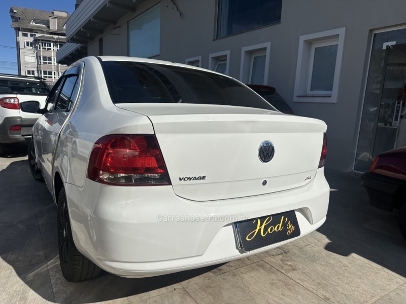VOYAGE 1.0 MI 8V FLEX 4P MANUAL - 2010 - CANELA