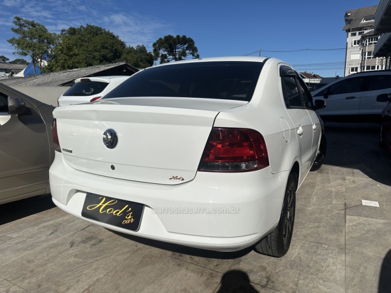 VOYAGE 1.0 MI 8V FLEX 4P MANUAL - 2010 - CANELA