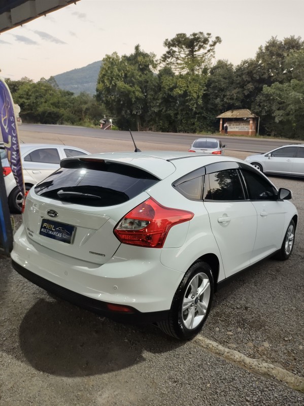 FOCUS 1.6 SE HATCH 16V FLEX 4P AUTOMÁTICO - 2014 - VALE REAL