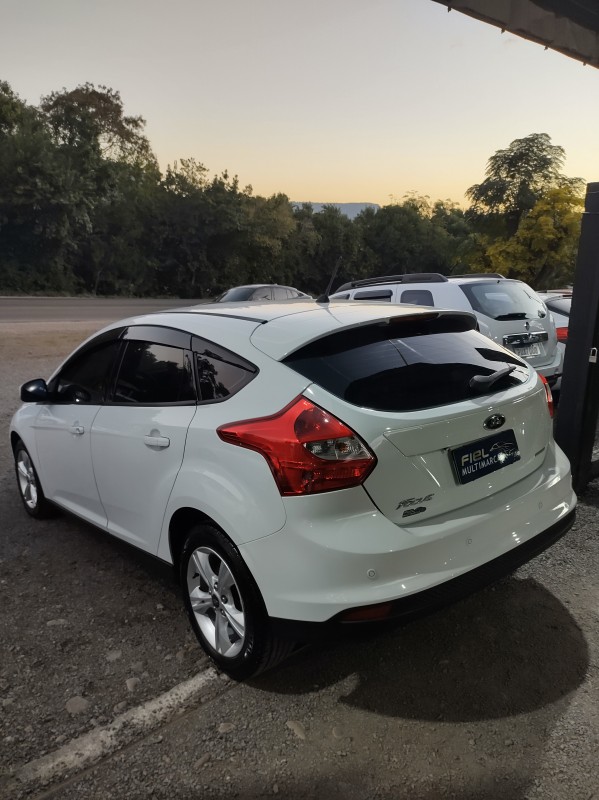 FOCUS 1.6 SE HATCH 16V FLEX 4P AUTOMÁTICO - 2014 - VALE REAL