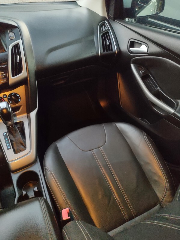 FOCUS 1.6 SE HATCH 16V FLEX 4P AUTOMÁTICO - 2014 - VALE REAL