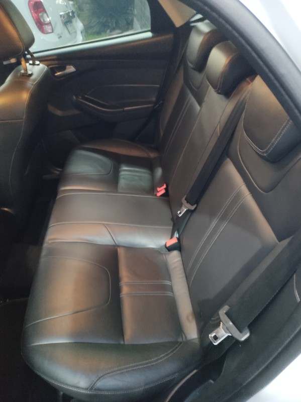FOCUS 1.6 SE HATCH 16V FLEX 4P AUTOMÁTICO - 2014 - VALE REAL