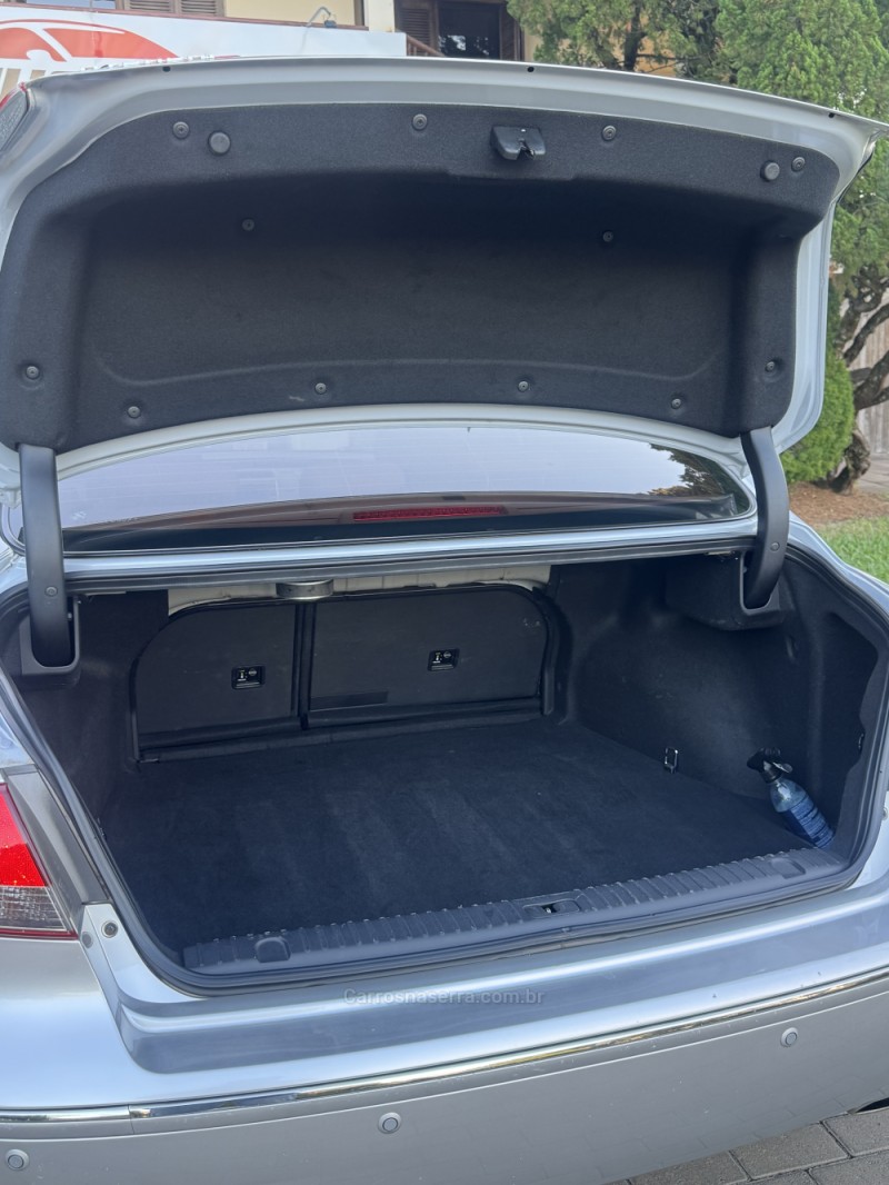 AZERA 3.3 MPFI GLS SEDAN V6 24V GASOLINA 4P AUTOMÁTICO - 2009 - ENCANTADO