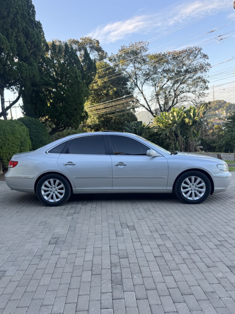 AZERA 3.3 MPFI GLS SEDAN V6 24V GASOLINA 4P AUTOMÁTICO - 2009 - ENCANTADO
