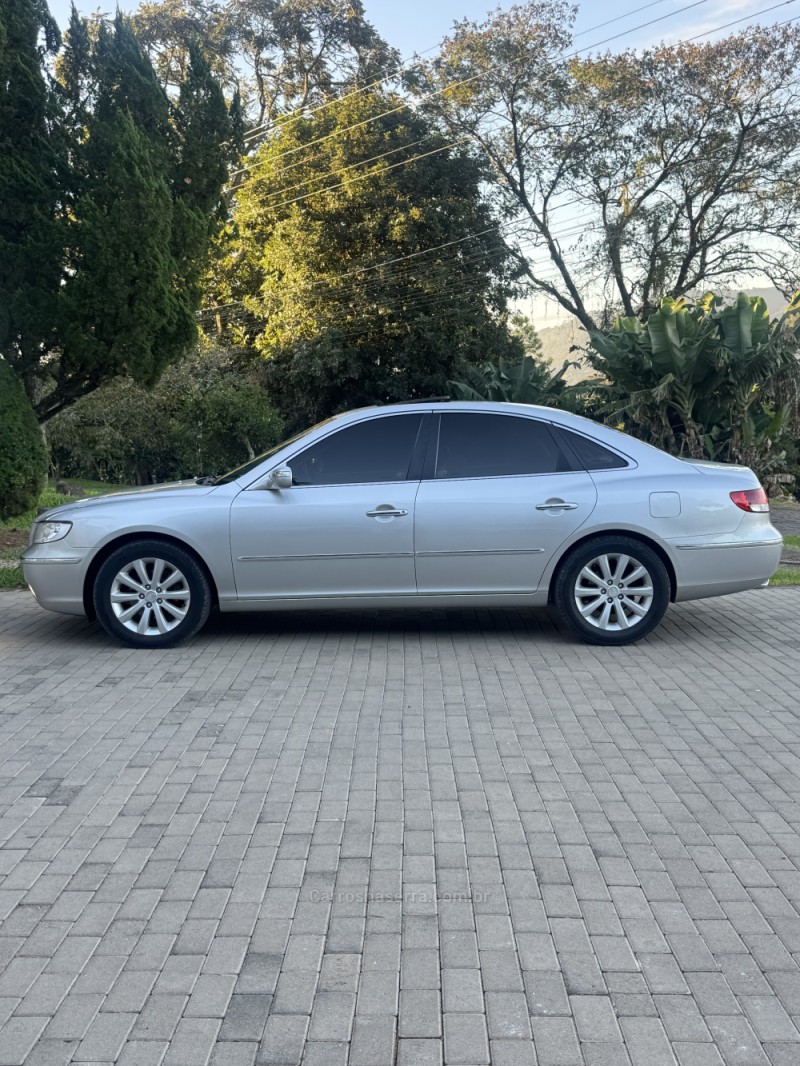 AZERA 3.3 MPFI GLS SEDAN V6 24V GASOLINA 4P AUTOMÁTICO - 2009 - ENCANTADO