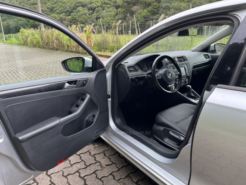 JETTA 2.0 COMFORTLINE FLEX 4P TIPTRONIC - 2014 - NOVA BASSANO