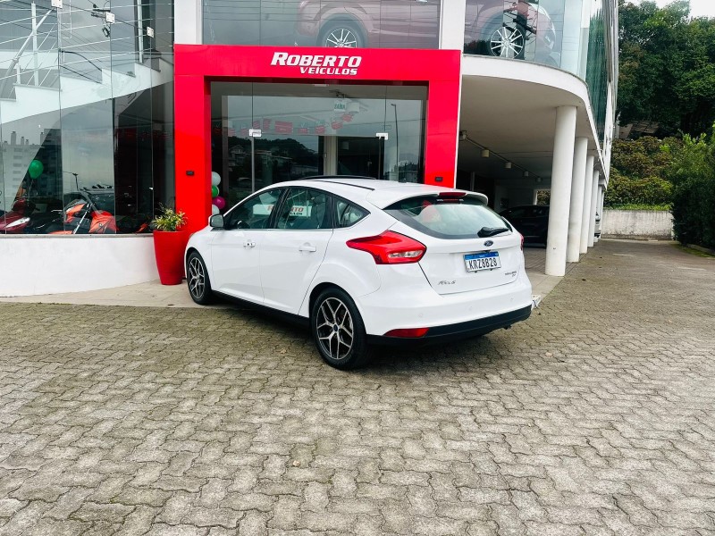FOCUS 2.0 TITANIUM PLUS HATCH 16V FLEX 4P AUTO - 2018 - BENTO GONçALVES