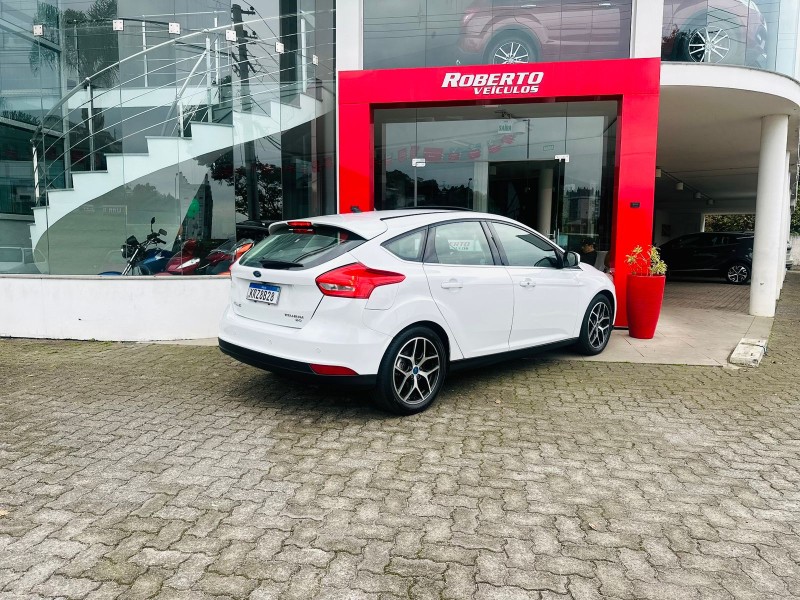 FOCUS 2.0 TITANIUM PLUS HATCH 16V FLEX 4P AUTO - 2018 - BENTO GONçALVES