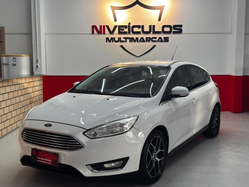 focus 2.0 titanium hatch 16v flex 4p automatico 2016 caxias do sul