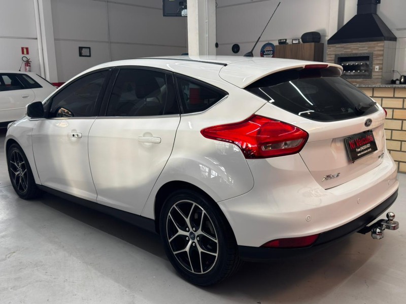 FOCUS 2.0 TITANIUM HATCH 16V FLEX 4P AUTOMÁTICO - 2016 - CAXIAS DO SUL