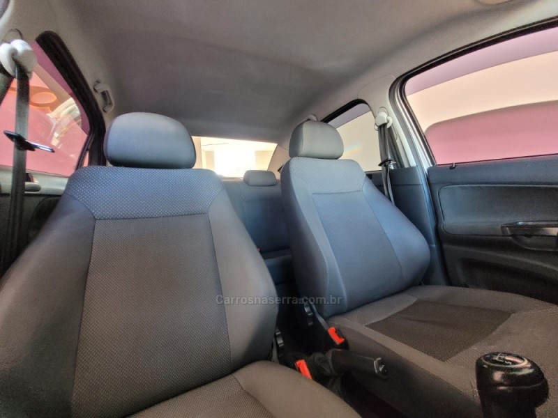VOYAGE 1.0 MI 8V FLEX 4P MANUAL - 2011 - CANELA