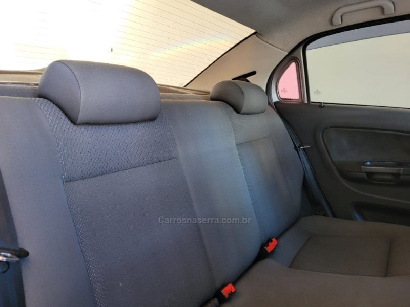 VOYAGE 1.0 MI 8V FLEX 4P MANUAL - 2011 - CANELA