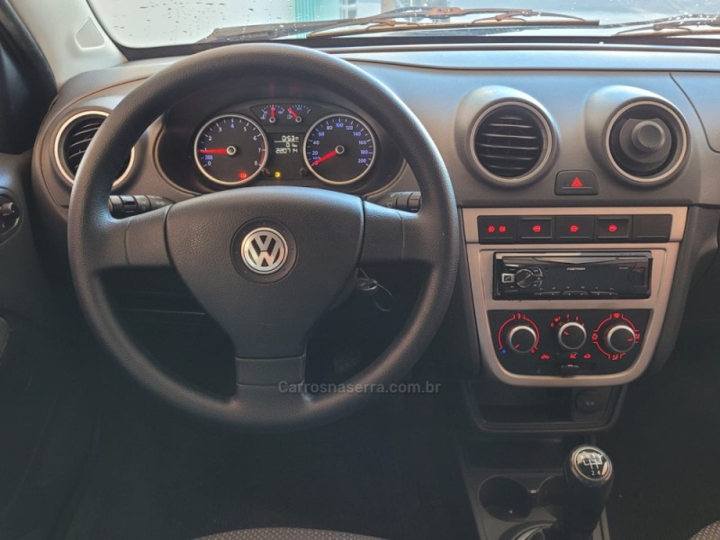 VOYAGE 1.0 MI 8V FLEX 4P MANUAL - 2011 - CANELA