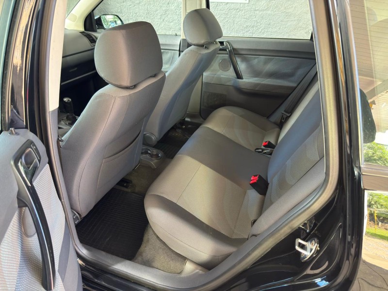 POLO 1.6 MI 8V FLEX 4P MANUAL - 2011 - FARROUPILHA