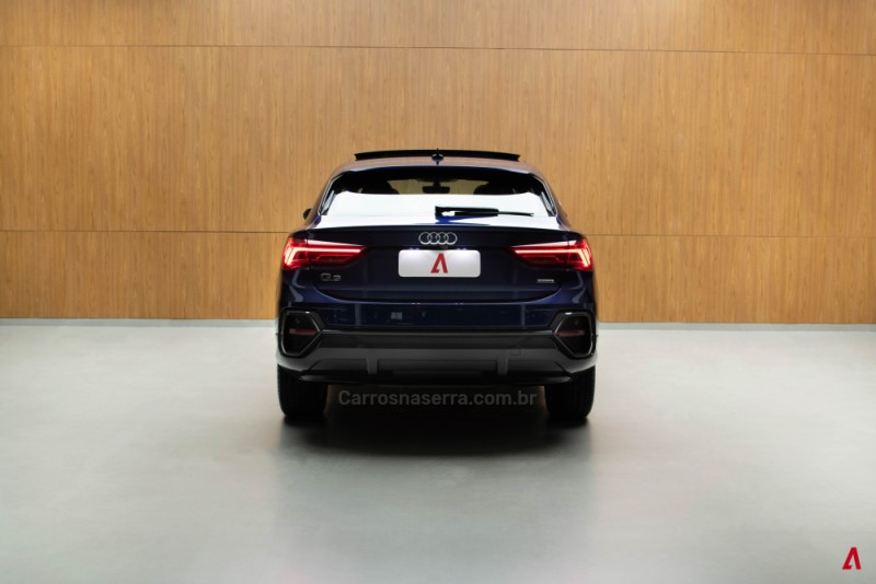 Q3 2.0 TFSI PERFORMANCE SPORTBACK TURBO GASOLINA 4P AUTOMÁTICO - 2022 - GARIBALDI
