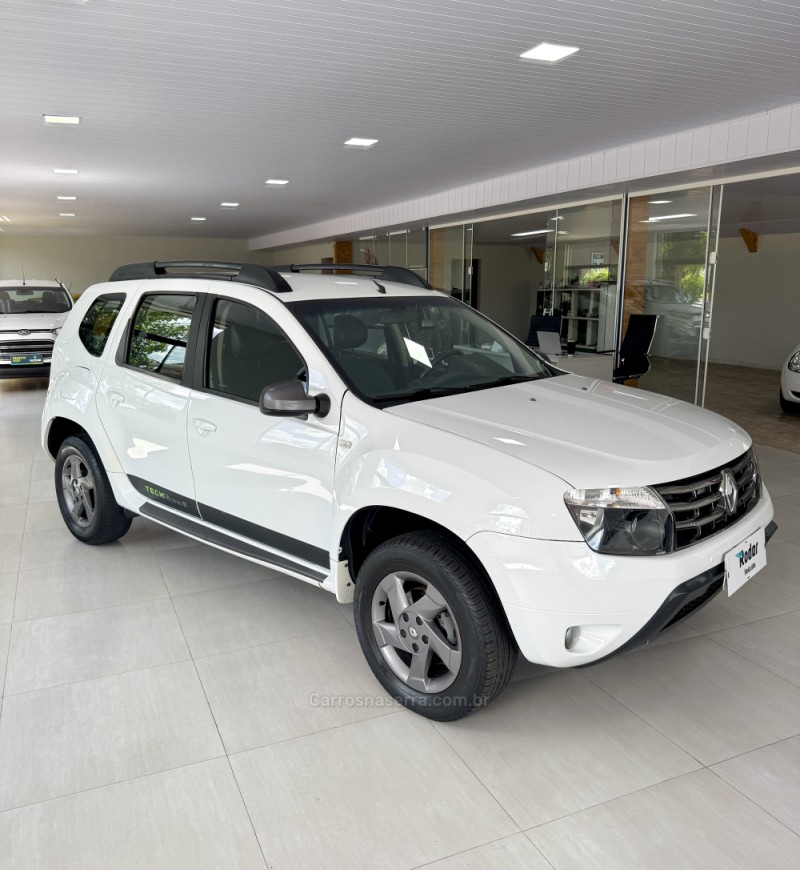 DUSTER 2.0 TECH ROAD II 4X4 16V FLEX 4P MANUAL - 2014 - VILA FLORES