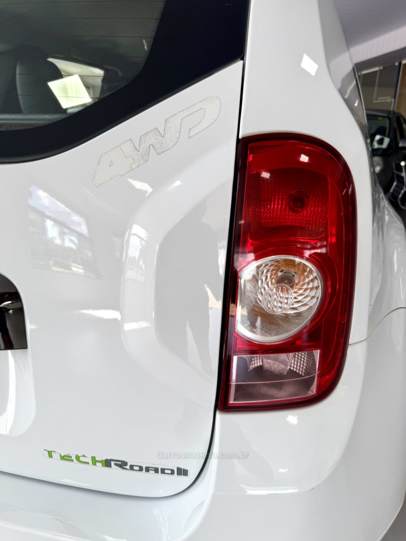 DUSTER 2.0 TECH ROAD II 4X4 16V FLEX 4P MANUAL - 2014 - VILA FLORES