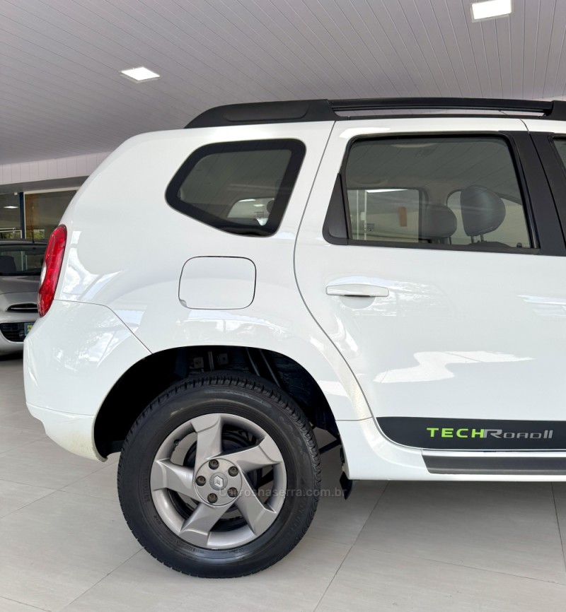 DUSTER 2.0 TECH ROAD II 4X4 16V FLEX 4P MANUAL - 2014 - VILA FLORES