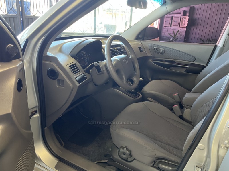 TUCSON 2.0 MPFI GL 16V 142CV 2WD GASOLINA 4P MANUAL - 2012 - CAXIAS DO SUL