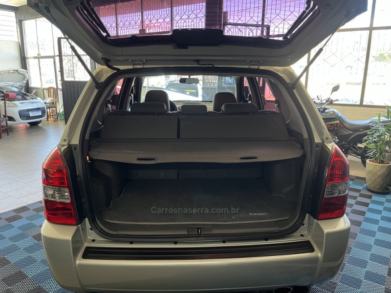 TUCSON 2.0 MPFI GL 16V 142CV 2WD GASOLINA 4P MANUAL - 2012 - CAXIAS DO SUL