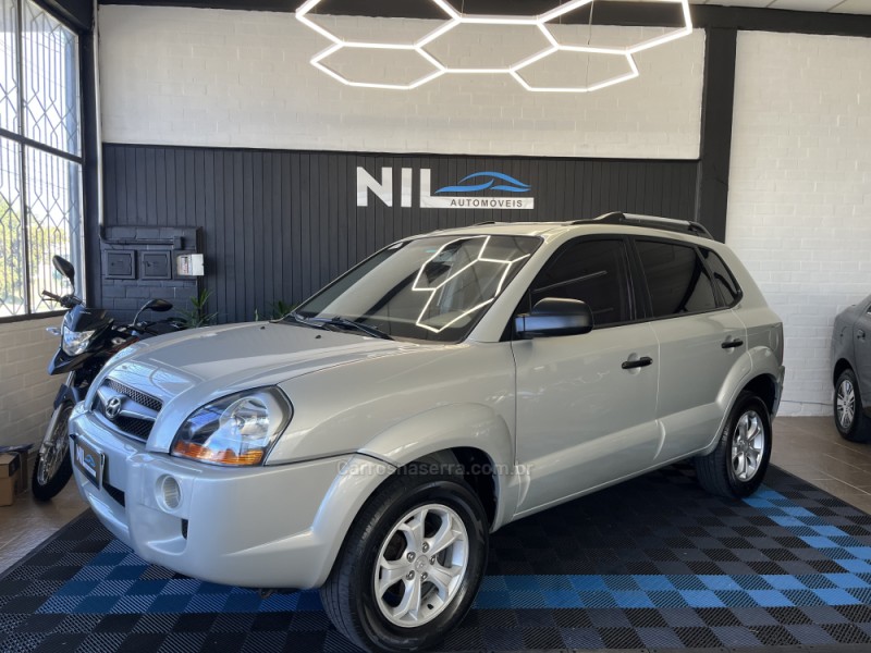 TUCSON 2.0 MPFI GL 16V 142CV 2WD GASOLINA 4P MANUAL - 2012 - CAXIAS DO SUL
