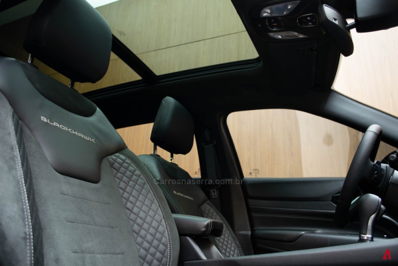 COMPASS 2.0 HURRICANE BLACKHAWK 4X4 TURBO GASOLINA 4P AUTOMÁTICO - 2025 - GARIBALDI