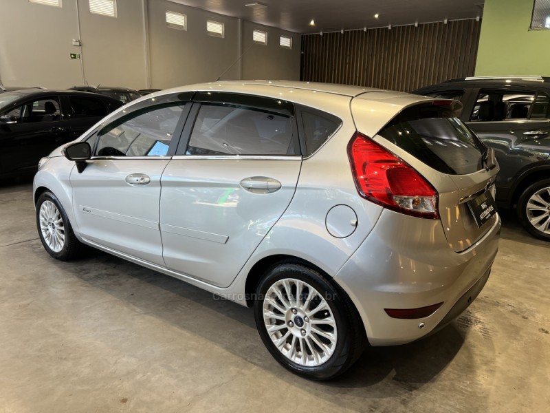 FIESTA 1.6 TITANIUM HATCH 16V FLEX 4P AUTOMÁTICO - 2017 - CAXIAS DO SUL