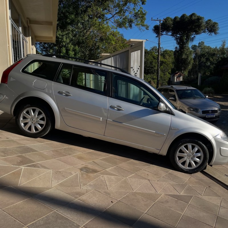 MÉGANE 1.6 DYNAMIQUE GRAND TOUR 16V FLEX 4P MANUAL - 2012 - NOVA PETRóPOLIS