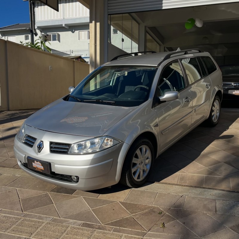 MÉGANE 1.6 DYNAMIQUE GRAND TOUR 16V FLEX 4P MANUAL - 2012 - NOVA PETRóPOLIS