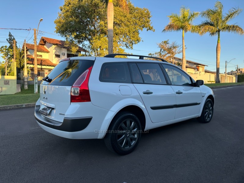 MÉGANE 1.6 DYNAMIQUE GRAND TOUR 16V FLEX 4P MANUAL - 2013 - SãO LEOPOLDO