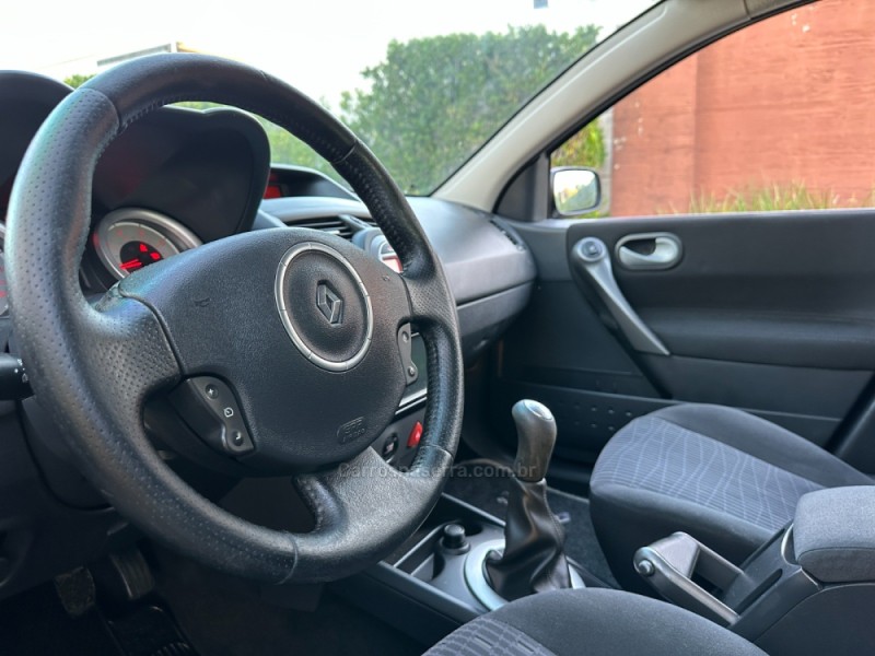 MÉGANE 1.6 DYNAMIQUE GRAND TOUR 16V FLEX 4P MANUAL - 2013 - SãO LEOPOLDO