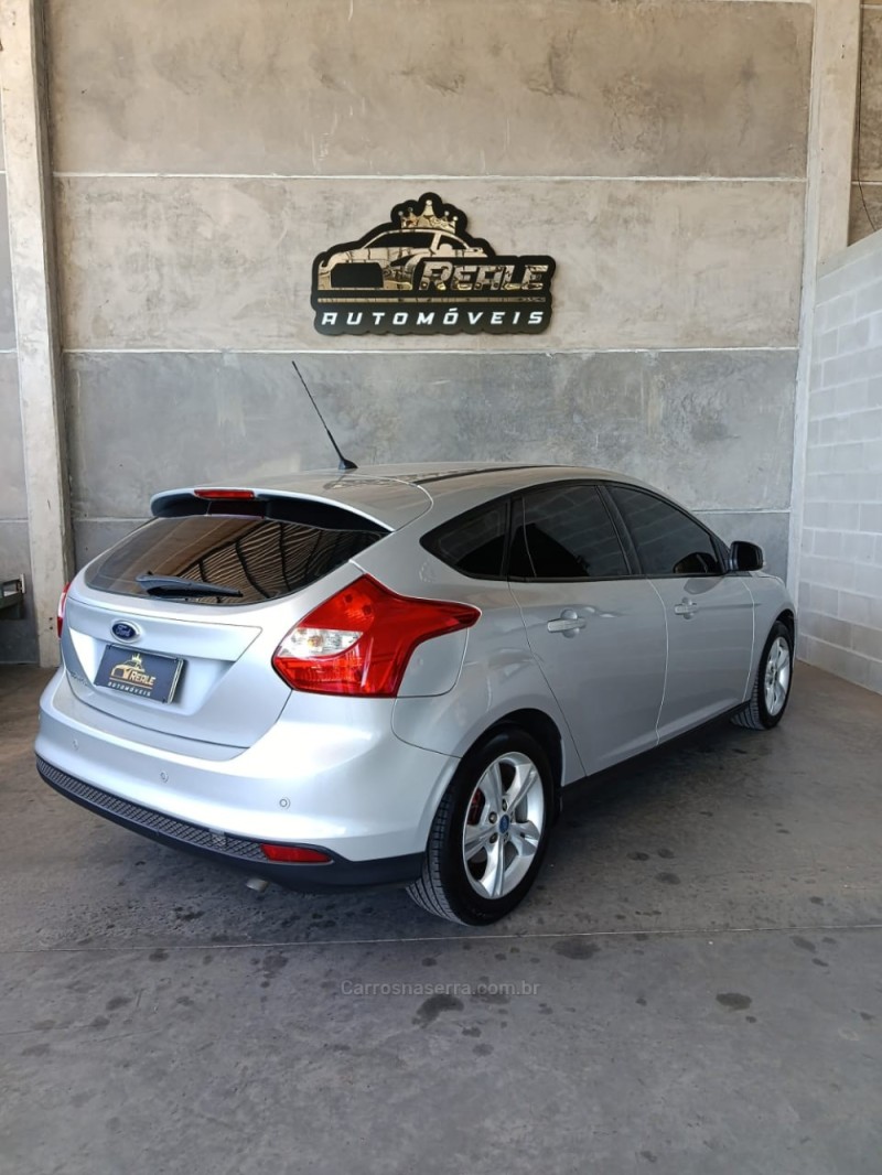 FOCUS 1.6 SE PLUS 16V FLEX 4P MANUAL - 2014 - VALE REAL