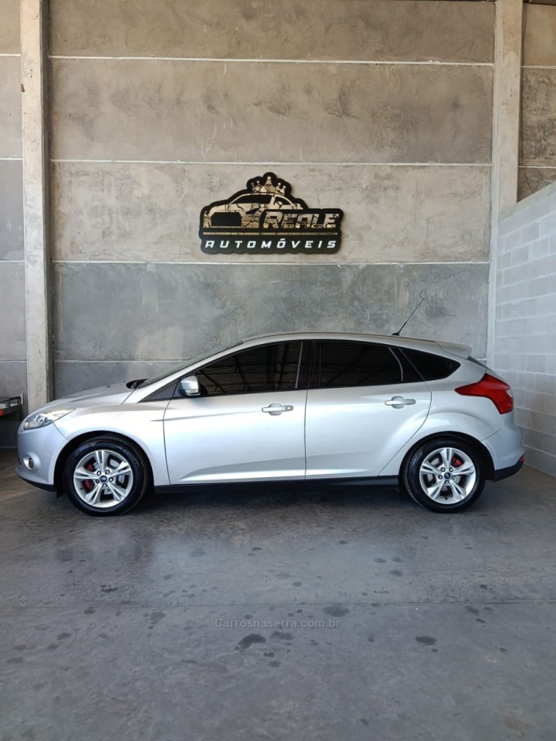 FOCUS 1.6 SE PLUS 16V FLEX 4P MANUAL - 2014 - VALE REAL