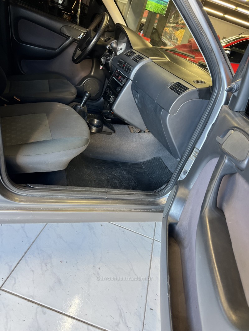 GOL 1.6 MI 8V GASOLINA 4P MANUAL G.III - 2004 - CAXIAS DO SUL