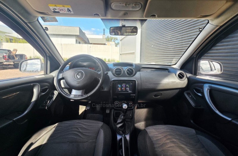 DUSTER 2.0 DYNAMIQUE 4X2 16V FLEX 4P MANUAL - 2015 - LAJEADO