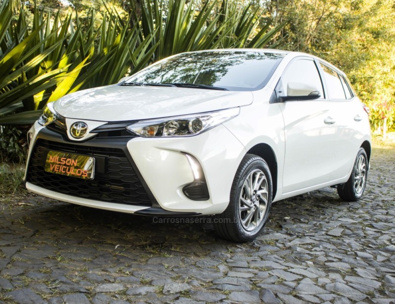 yaris 1.5 xs connect 16v flex 4p automatico 2023 novo hamburgo