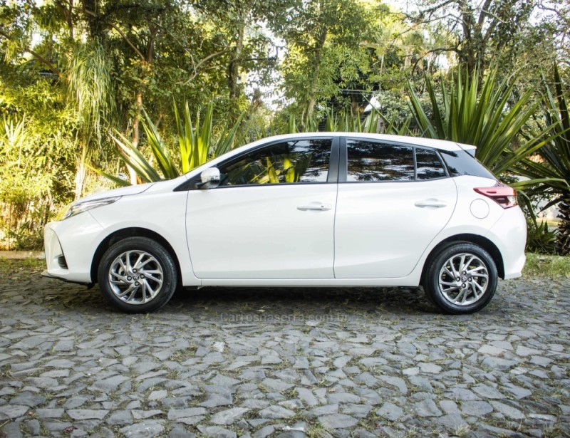 YARIS 1.5 XS CONNECT 16V FLEX 4P AUTOMÁTICO - 2023 - NOVO HAMBURGO
