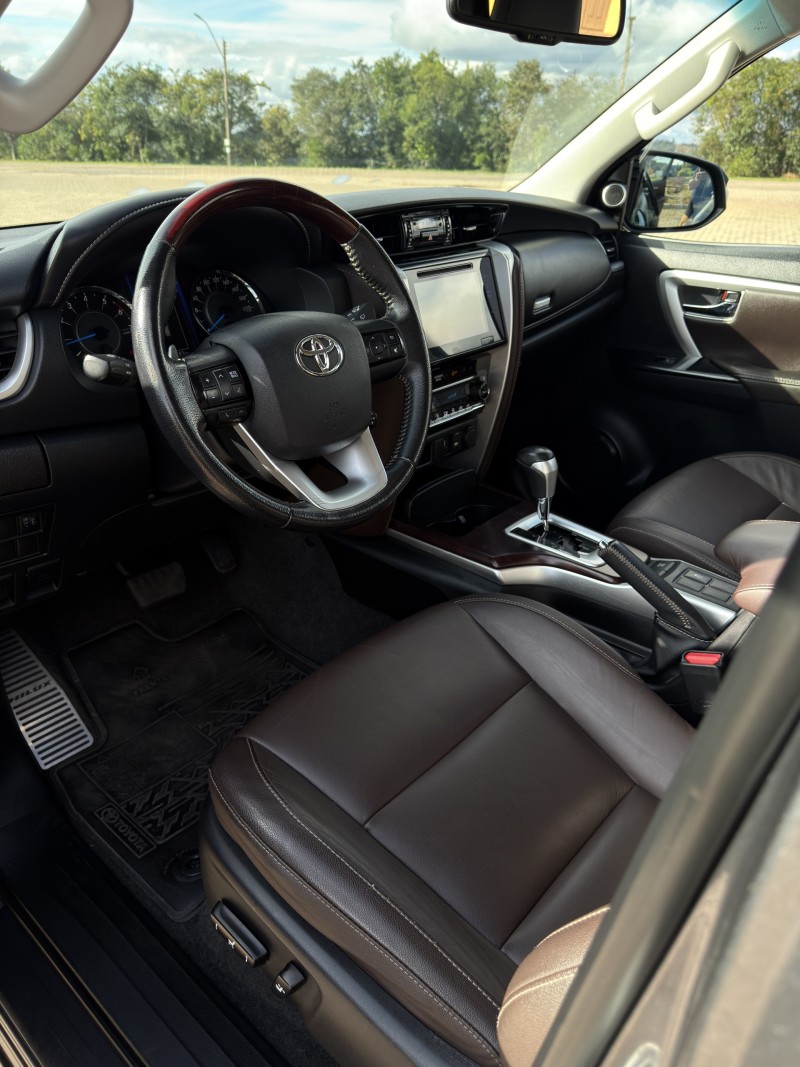 HILUX SW4 2.7 SRV 4X2 16V FLEX 7 LUGARES 4P AUTOMÁTICO - 2019 - ANTôNIO PRADO