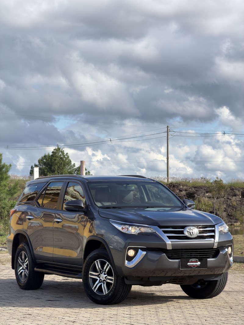 HILUX SW4 2.7 SRV 4X2 16V FLEX 7 LUGARES 4P AUTOMÁTICO - 2019 - ANTôNIO PRADO