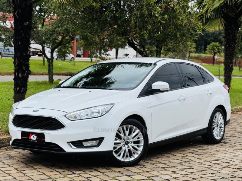 focus 2.0 se plus fastback 16v flex 4p automatico 2018 casca