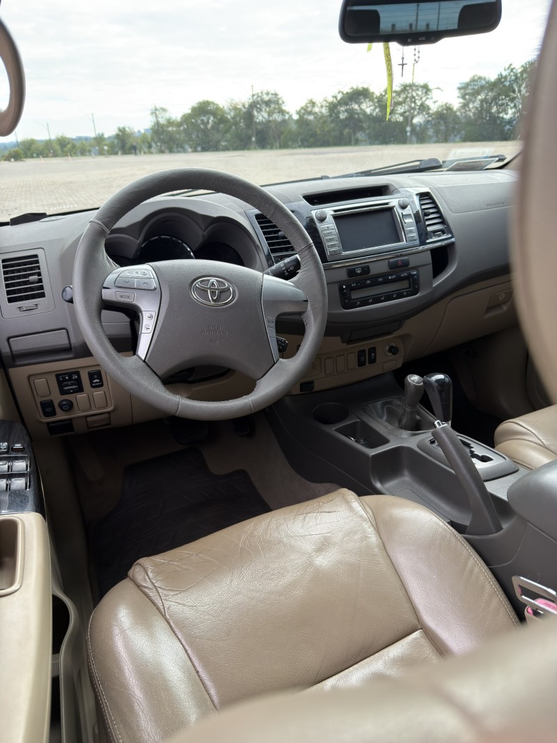 HILUX SW4 3.0 SRV 4X4 7 LUGARES 16V TURBO INTERCOOLER DIESEL 4P AUTOMÁTICO - 2012 - ANTôNIO PRADO