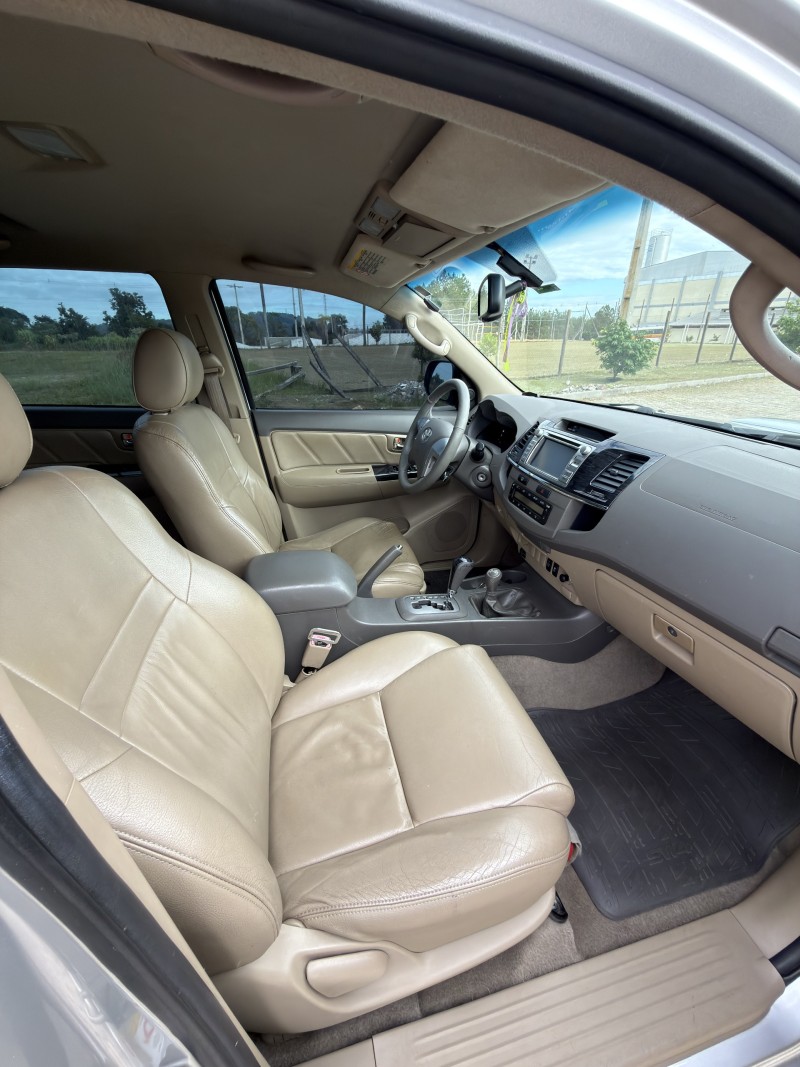 HILUX SW4 3.0 SRV 4X4 7 LUGARES 16V TURBO INTERCOOLER DIESEL 4P AUTOMÁTICO - 2012 - ANTôNIO PRADO