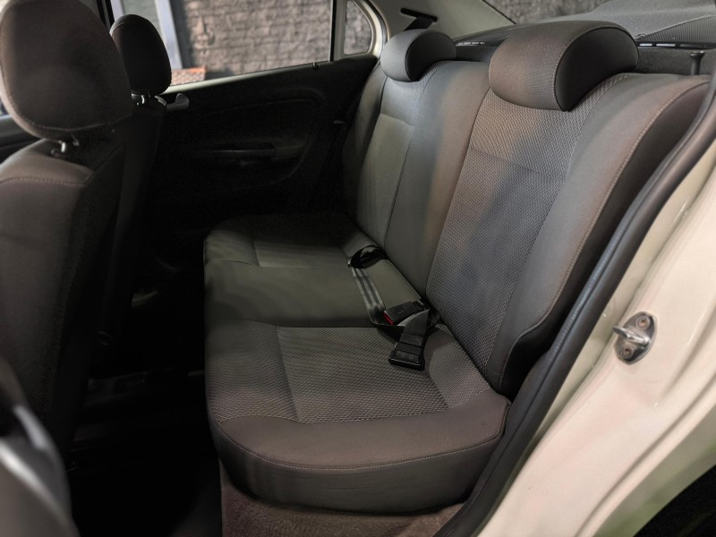 VOYAGE 1.6 MI COMFORTLINE 8V FLEX 4P MANUAL - 2011 - FELIZ