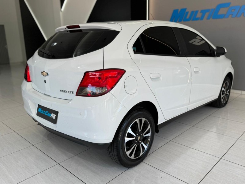 ONIX 1.4 MPFI LTZ 8V FLEX 4P MANUAL - 2015 - ESTâNCIA VELHA