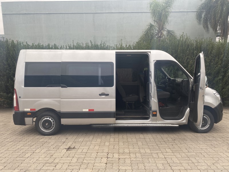 MASTER 2.3 DCI MINIBUS EXECUTIVE L3H2 16 LUGARES 16V DIESEL 4P MANUAL - 2014 - CAXIAS DO SUL