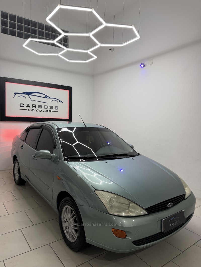 FOCUS 2.0 GHIA 16V FLEX 4P MANUAL - 2001 - CAXIAS DO SUL