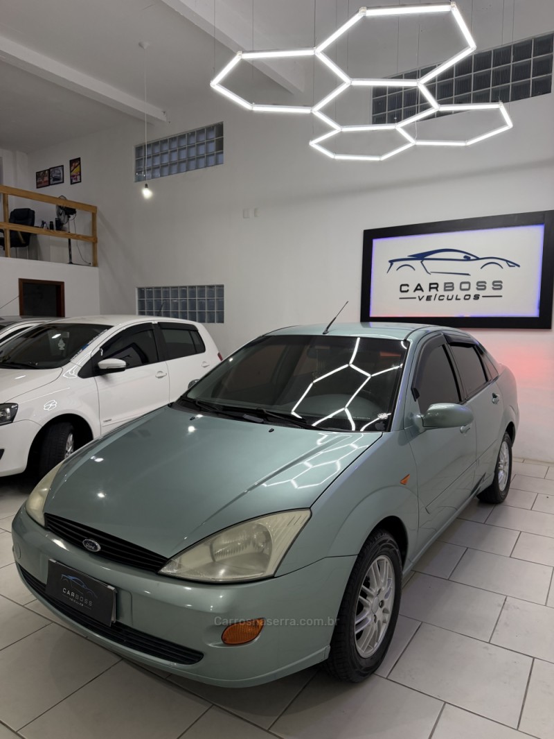 FOCUS 2.0 GHIA 16V FLEX 4P MANUAL - 2001 - CAXIAS DO SUL