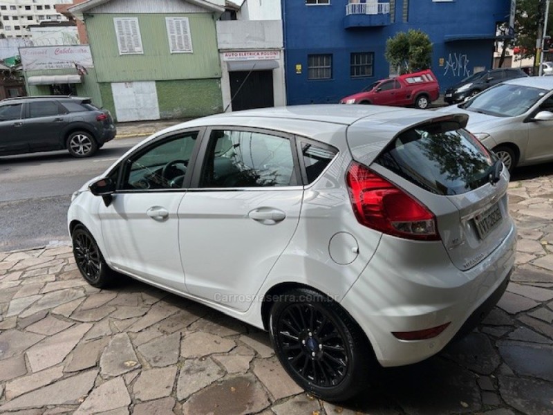 FIESTA 1.6 TITANIUM PLUS HATCH 16V FLEX 4P AUTOMÁTICO - 2015 - CAXIAS DO SUL