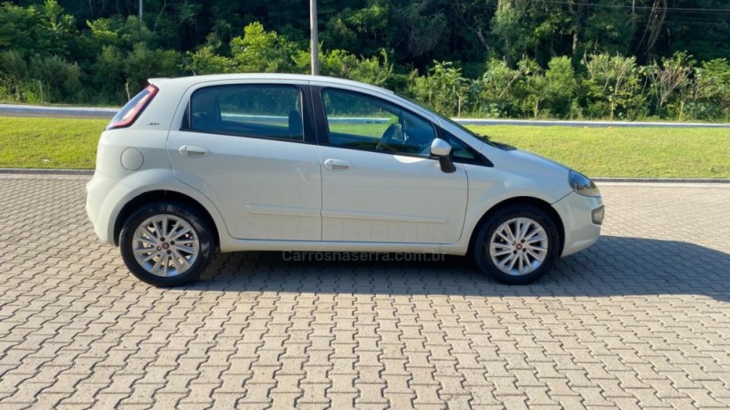PUNTO 1.6 ESSENCE SP DUALOGIC 16V FLEX 4P AUTOMATIZADO - 2016 - IVOTI